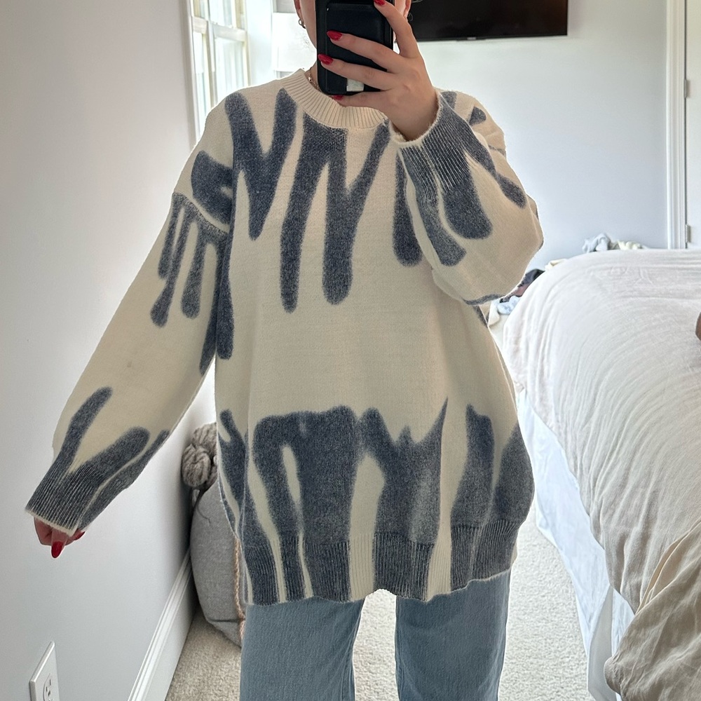 Solution abstract sweater
